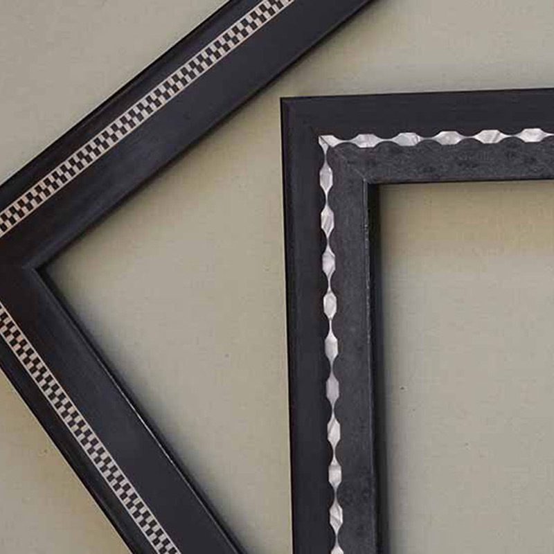 Thumbnail | Corner Saples of Black Frames with White Designs